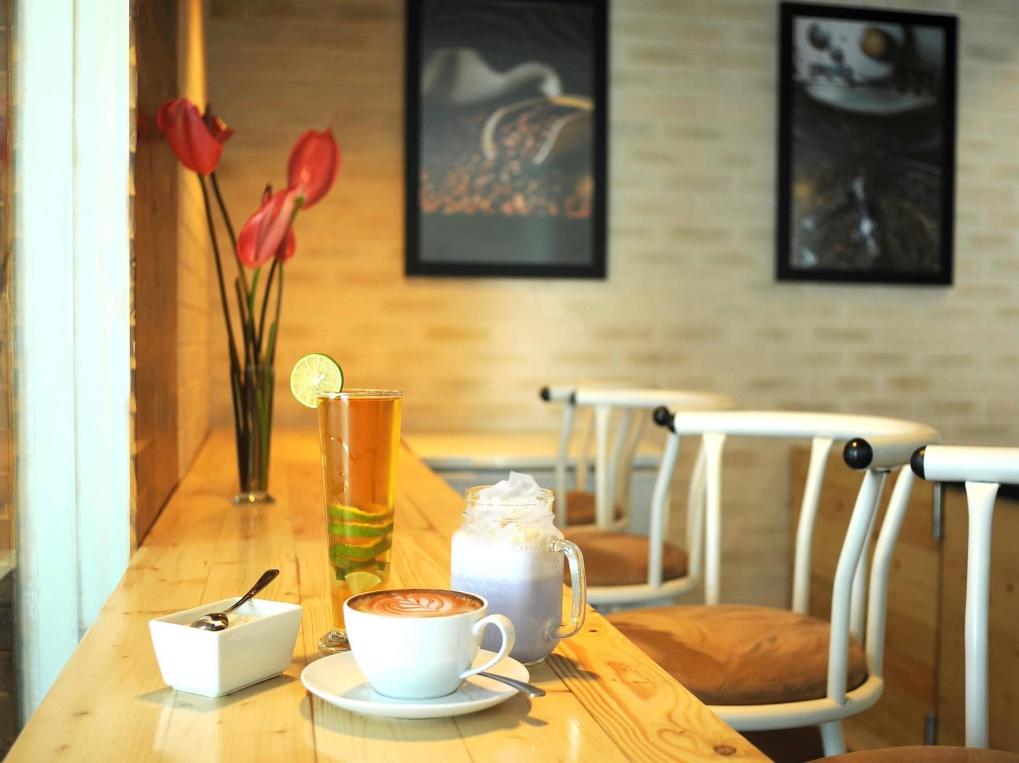 Cleo Hotel Tunjungan Surabaya Esterno foto