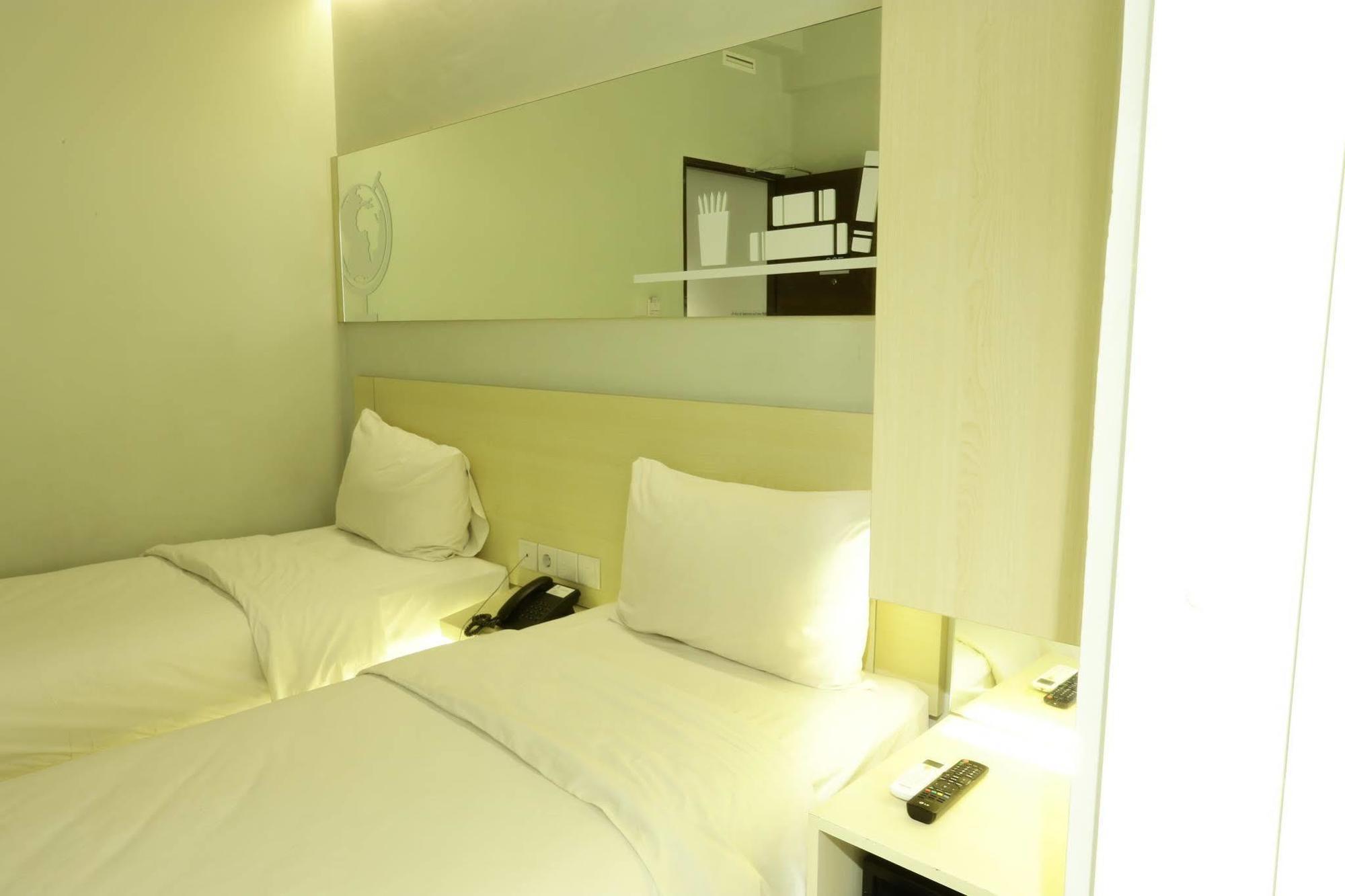 Cleo Hotel Tunjungan Surabaya Esterno foto
