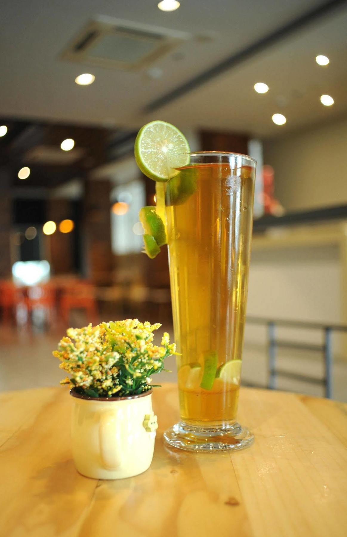 Cleo Hotel Tunjungan Surabaya Esterno foto