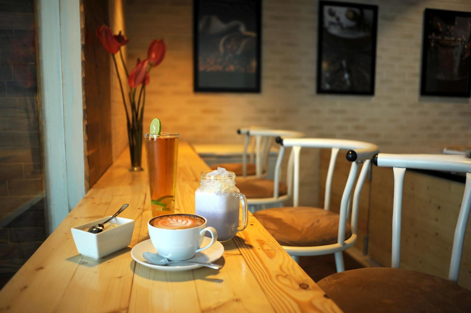 Cleo Hotel Tunjungan Surabaya Esterno foto